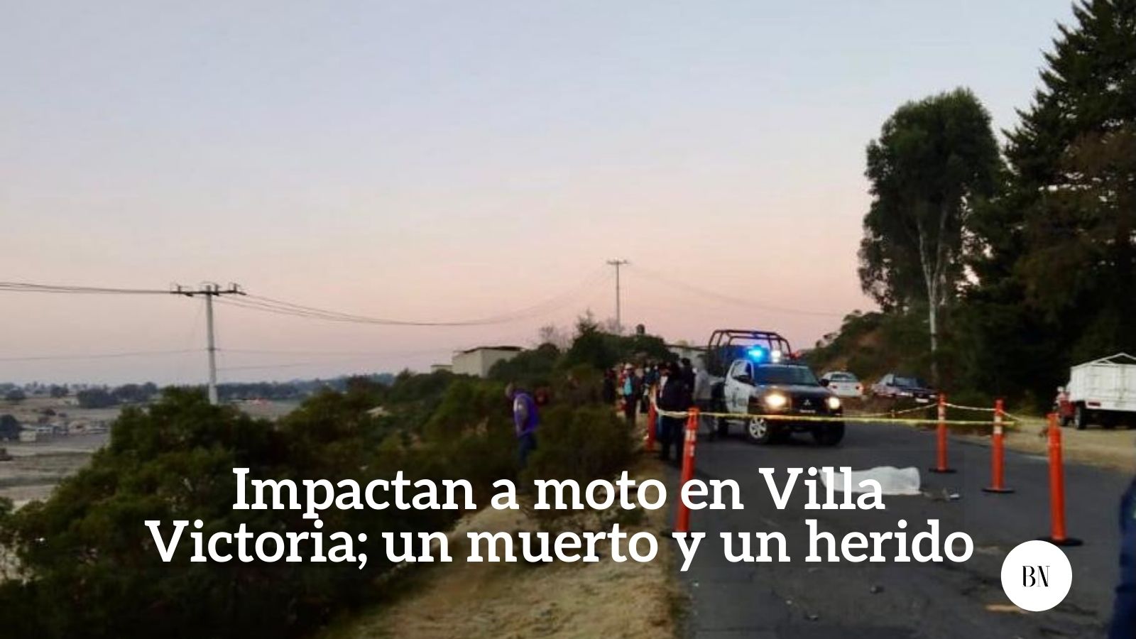 Impactan a moto en Villa  Victoria; un muerto y un herido